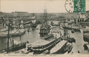 Porto militar em Brest, França. Postal enviado em 1913. de French Photographer