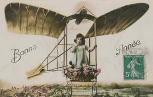 Cartão de saudação de ano novo de uma garota em um avião, 1913 (foto colorida à mão) de French Photographer