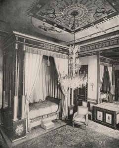 Paris: Cama da imperatriz Josefina no edifício da embaixada alemã (foto a p/b) de French Photographer