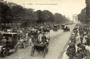Paris, LAvenue do Bois De Boulogne de French Photographer