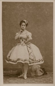 Retrato de um bailarino (foto a p/b) de French Photographer