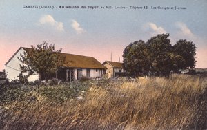 Postal retratando a casa de Henri Desire Landru (1869-1922) em Gambais (ver 238390 para fotografia em preto e branco) de French Photographer