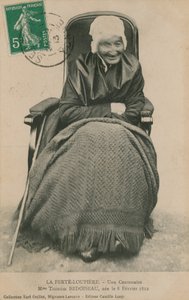 Postal de um centenário, madame Therese Bedoiseau, La Ferte-Loupiere, 1913 de French Photographer