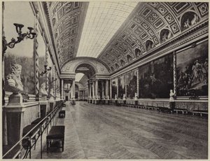A Galeria de Batalhas em Versalhes (foto a p/b) de French Photographer