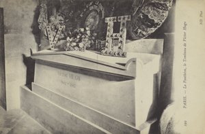 O Panteão, Paris, Túmulo de Victor Hugo (foto a p/b) de French Photographer