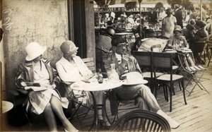 A Paris dos artistas da época: o pintor Tsuguharu-Leonard Foujita de French Photographer