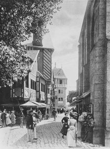 A Rua das Escolas Antigas e a Igreja de Saint Julien, na parte antiga de Paris, na Exposição Universal de 1900 de French Photographer