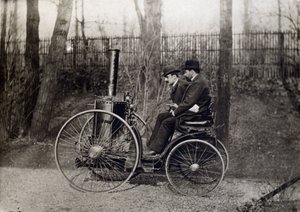 O primeiro veículo a vapor conduzido pelo Conde de Dion de French Photographer