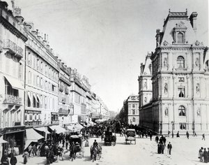 A rue de Rivoli e o novo Hotel de Ville, c.1882 de French Photographer