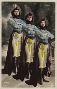 Três mulheres idênticas de French Photographer