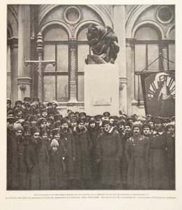 Inauguração de um monumento erigido pelos soviéticos em memória de um dos assassinos de Alexandre II, de Histoire des Soviets, pub. 1922 (litografia) de French Photographer