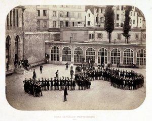 Vista do pátio interior da Ecole Imperial Polytechnique de French Photographer