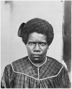 Mulher da tribo de Houailou, Nova Caledônia, 1870