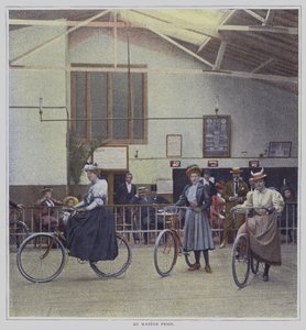 Mulheres ciclistas (foto a cores) de French Photographer