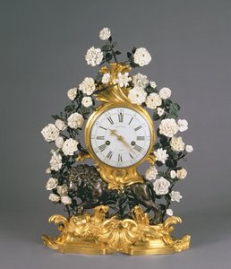 A Louis XV Clock, Vincennes/Mennecy, c.1750 (porcelana, ormolu e bronze) de French School