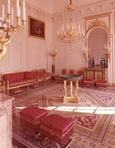 Uma Sala de Recepção no Grand Trianon (foto) de French School