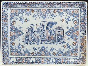 Uma bandeja retangular de Rouen, pintada em azul e vermelho-ferro de French School
