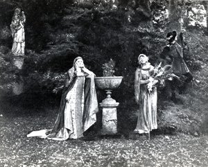Ato I, Cena 3 de Pelleas et Melisande de Debussy, de uma fotografia da primeira produção em abril de 1902 da ópera na Ópera-Comique em Paris, ilustração na revista Theatre, junho de 1902 (li