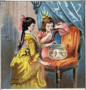A Amelie e a Emma têm dois peixinhos dourados bonitos num frasco. Elas alimentam-nas de forma rotineira. Cromolitografia da editora "Scenes enfantines". Guerin - Muller por volta de 1885. de French School