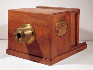 Câmera usada por Louis-Jacques Daguerre (1787-1851) (madeira e metal)