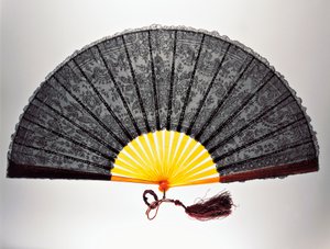 Ventilador de mão de renda chantilly, renda usinada e costelas de tartaruga loira de French School