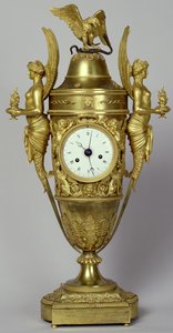 Vaso de relógio com uma águia, c.1800 (bronze dourado) de French School