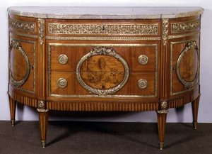 Commode, com painéis de marchetaria em tulipa, montados em ormolu, de Joseph Stockel de French School