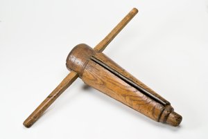 Trado cônico colher ou alargador, século XVI ou XVII (cinzas, aço e ferro)