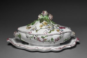 Terrina de Molho Coberto com Suporte Conectado, fabricante Veuve Perrin Factory, c.1765 de French School