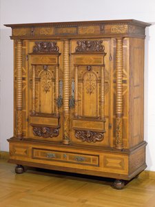 Armário com sete colunas, c. 1665 (madeira e marchetaria)