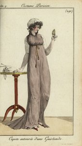 Mulher da moda olhando para um medalhão de French School
