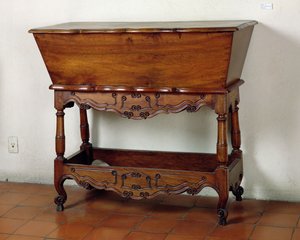 Mesa Fouques estilo Petrin (madeira)