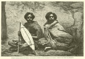 Indígenas australianos (província de Victoria); um deles carrega um escudo feito de eucalipto ou casca de bankia (gravura) de French School