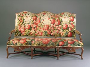 Louis XIV Canape, c.1710 (nogueira e tapeçaria esculpida) (ver também 220170) de French School
