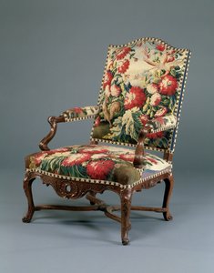 Louis XIV Fauteuil, c.1710 (nogueira e tapeçaria esculpida) (ver também 220169) de French School