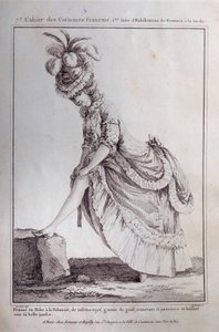 Louis XVI moda: um retrato de pé de uma jovem mulher com um vestido polaco em tafetá às riscas. Gravura de 1778. Paris, artes decorativas de French School