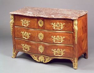 Louis XV Commode por François Garnier c.1730 (ormolu e marchetaria em tulipwood)