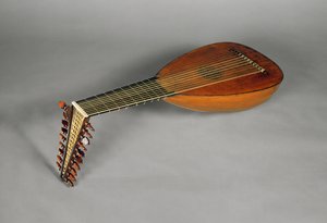 Alaúde com onze cordas (madeira)