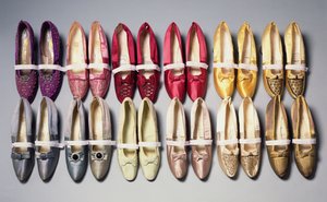 Sapatos Mary Chamberlains, 1890 (cetim de seda) de French School