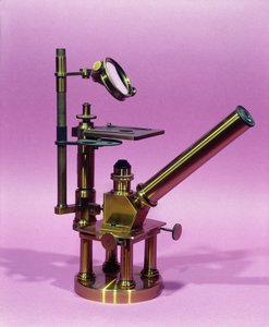 Microscópio pertencente a Louis Pasteur (1811-95) (metal) de French School