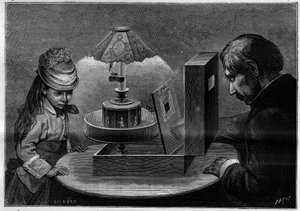 Ilusão ótica: o teatro praxinoscópio, aparelho inventado por Emile Reynaud (1844-1918). Gravura em "La Nature. Revue des sciences et de ses applications aux arts et a l