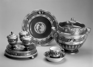 Plat de Menage, prato, taça e pires e taça de gelado do Serviço Blue Cameo, Sevres, 1778-79 (porcelana de pasta mole)