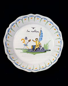 Placa decorada com um gênio sentado em um tambor e as três ordens da nação (cerâmica) de French School