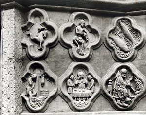 Quatrefoils com os signos do zodíaco e os trabalhos do ano, da catedral de Notre-Dame em Amiens (molde de gesso da pedra) de French School