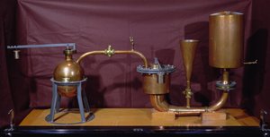 Reconstrução de uma máquina de pressão a vapor inventada por Denis Papin (1647-1712) (cobre) de French School