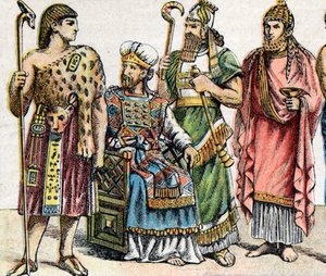 Figurinos religiosos em Antiquite: da esquerda para a direita, retrato de um sumo sacerdote egípcio, um sumo sacerdote hebreu, um rei assírio em trajes oficiais e um sacerdote fenício - Gravura - Figurinos religiosos nos tempos antigos: da esquerda para a  de French School