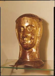 Cabeça relicário de um companheiro de Santa Úrsula, c.1300, Limoges (cobre dourado)