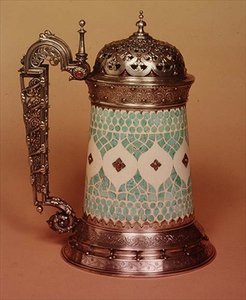 Taça Rudolfi com corpo em marfim incrustado de turquesas, montada em prata e cravejado de rubis, Paris, c.1855 (prata e marfim) de French School