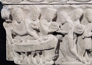 Salomé apresentando a cabeça de São João Batista na festa de Herodes, detalhe de um relevo sobre uma capital (pedra) (detalhe de 86203) de French School