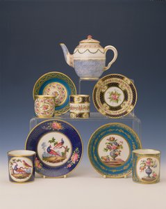 Seleção de bules, pratos e copos, c.1770 (porcelana)